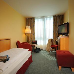 Zimmer mit Kingsize-Bett